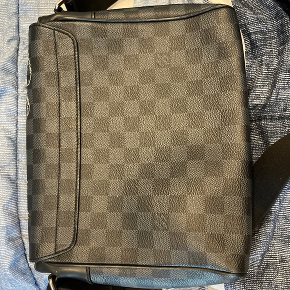 Louis Vuitton Damier Graphite World Map District PM - Picture 3 of 5